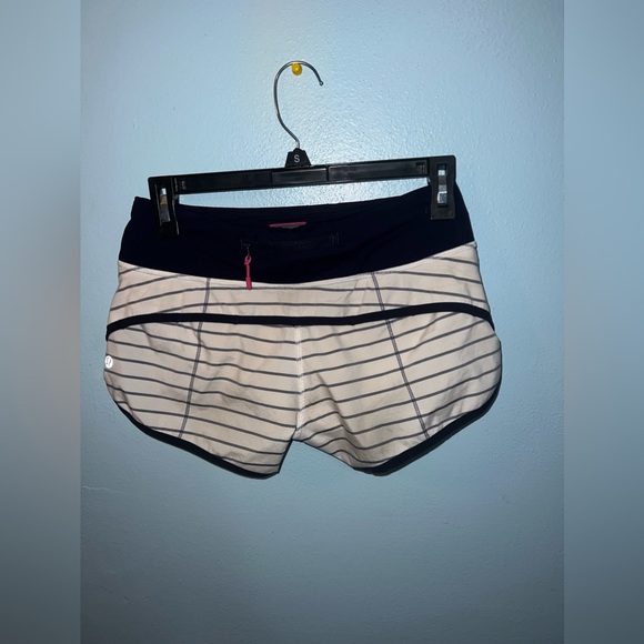 Lululemon Run : Speed Short 🍋🍋 - Picture 4 of 8